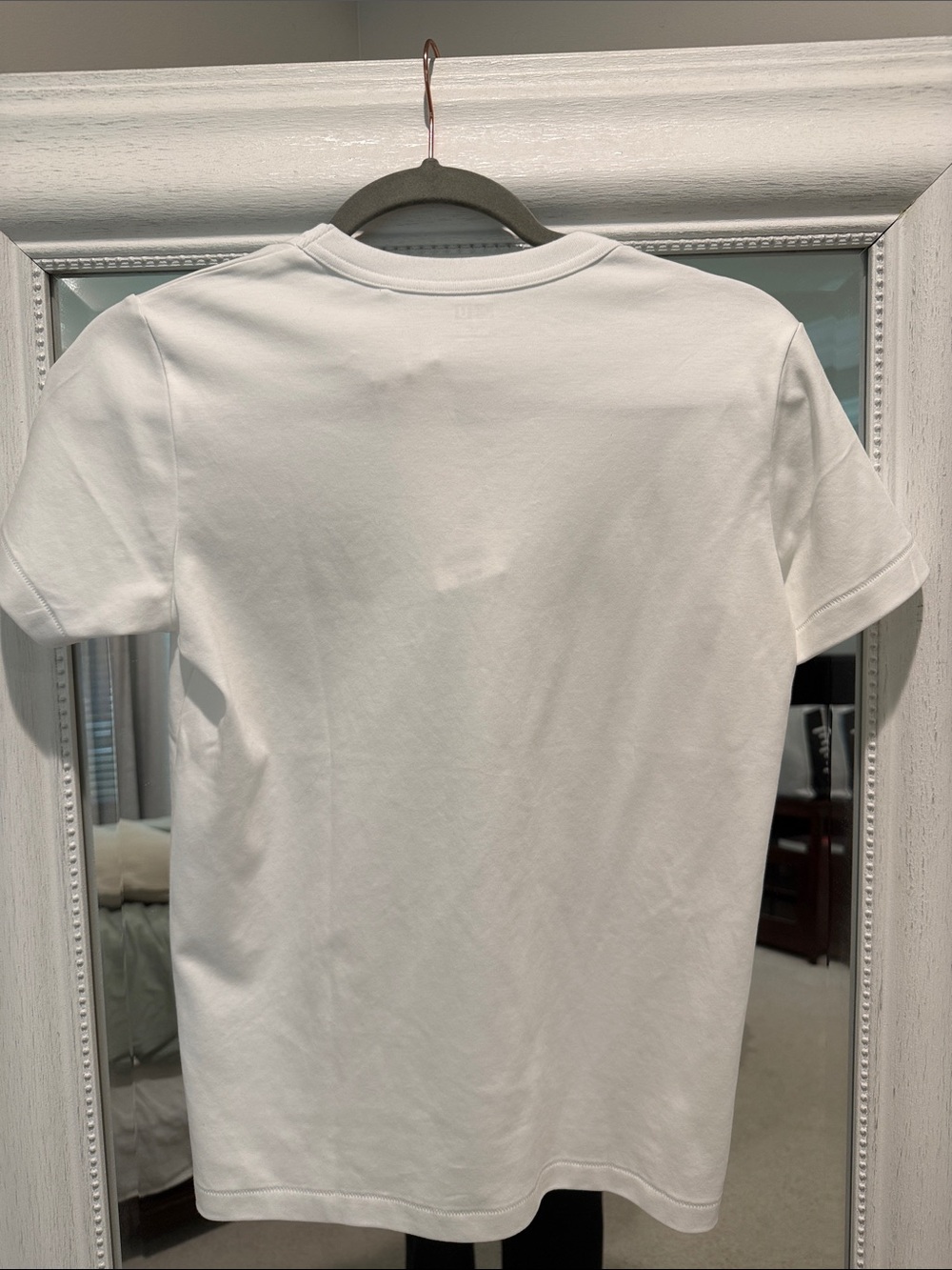 Uniqlo Classic White Crewneck T-Shirt - Picture 2 of 4